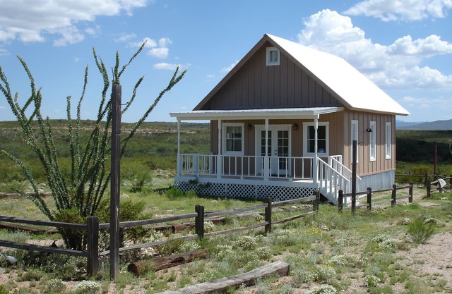 Tombstone Silver Nickel Cabin - "Tiny House with a BIG View"