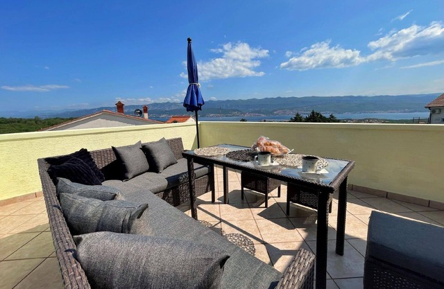 Top Apartment - Panoramic lake view, terrace