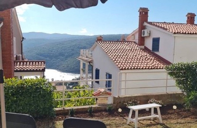 Top equipped apartment with sea view!