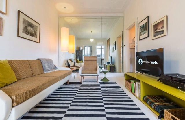 Top Floor 1 Bedroom Apt with Views, Close To CBD