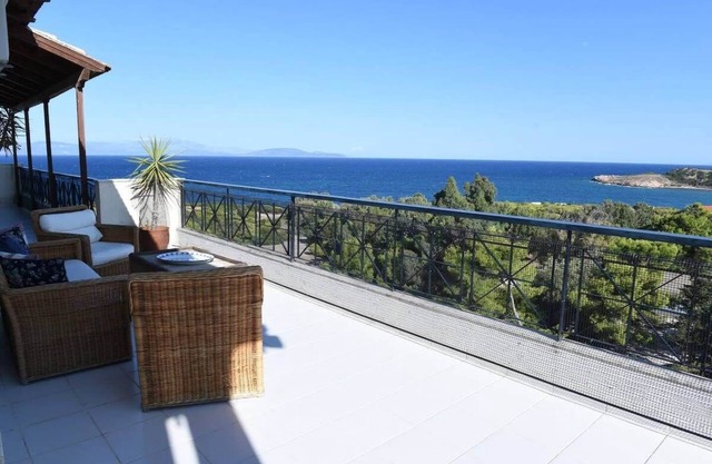 Top floor 3bed 2bath with stunning 360 view
