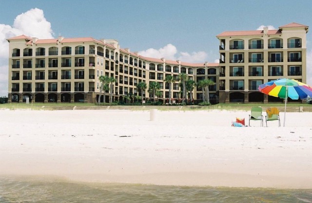 Top Floor, Beachfront Condo, Private Pool & Gated Community-No owner fees