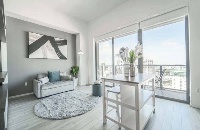 Top Floor City View Studio