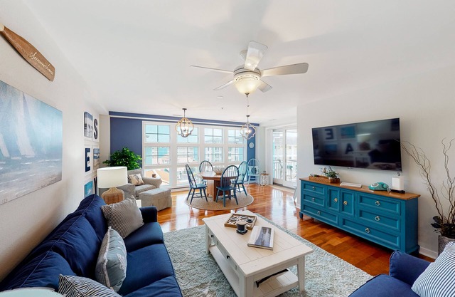 Top-floor condo at beachfront resort overlooking 1 of 3 pools & 2 gyms