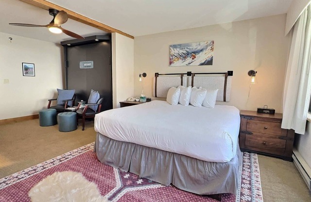 Top Floor Studio w/Pool, Hot Tub, ski in/out