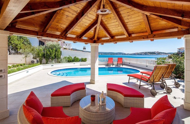 TOP LOCATION! Villa Tihana, 5 meters from the beach. Kanica, Split-Šibenik area.