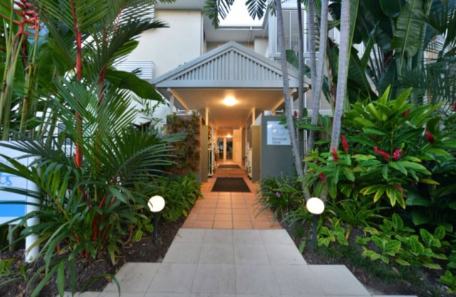 Top Spot on Macrossan, Port Douglas 100m to Beach