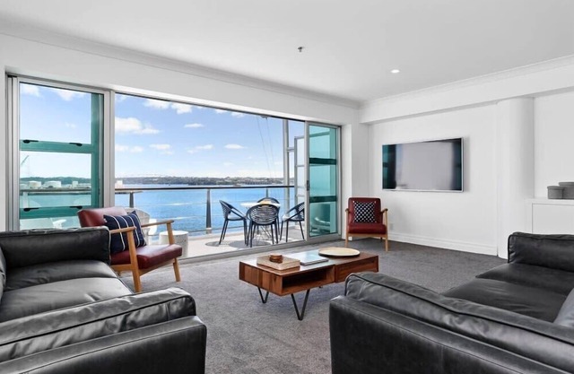 Top waterfront Aprtmt incl secure car park