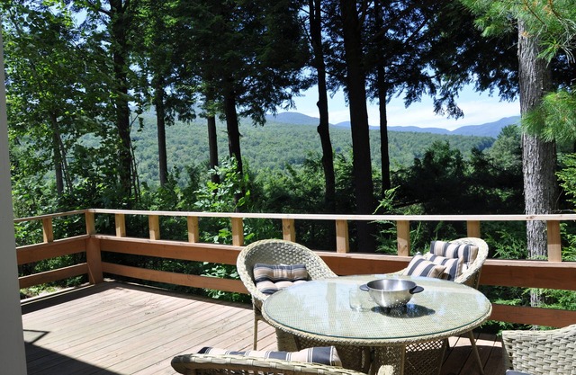 Topnotch Family friendly 3/3 townhouse, pet friendly,nask about winter season