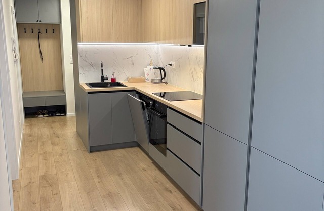 Topoľčianska Apartment Bratislava - Free Garage Parking & 10-Min Tram to Center