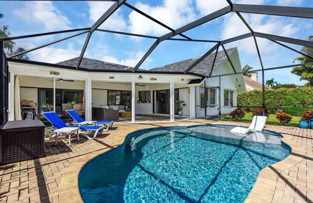 TORREY PINES - Single Family Pool Home in Lely Country Club