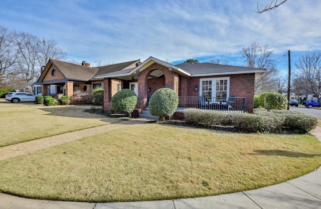 Touchdown Terrace - Book for Football Season - Walk to Stadium!