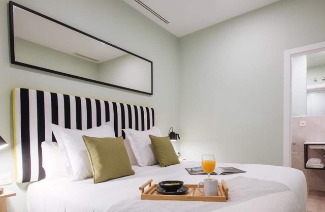 Tourist Hot Spot! w/terrace for hangouts, minutes’ drive from Seville Aquarium