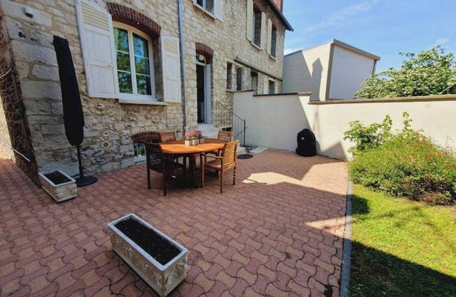 Town house with garden near Giverny