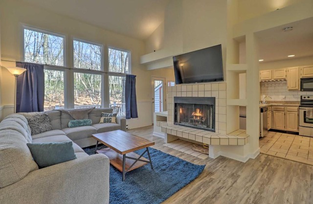 Townhome with Resort Amenities Less Than 1 Mi to Big Boulder