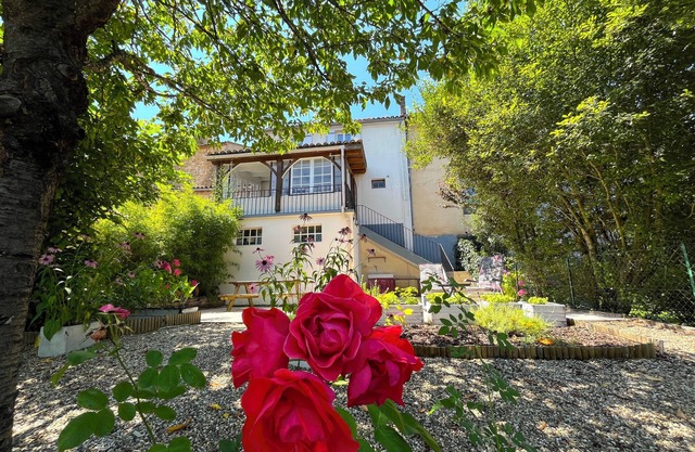 Townhouse with private garden and terrace in Beaumont-du-Perigord