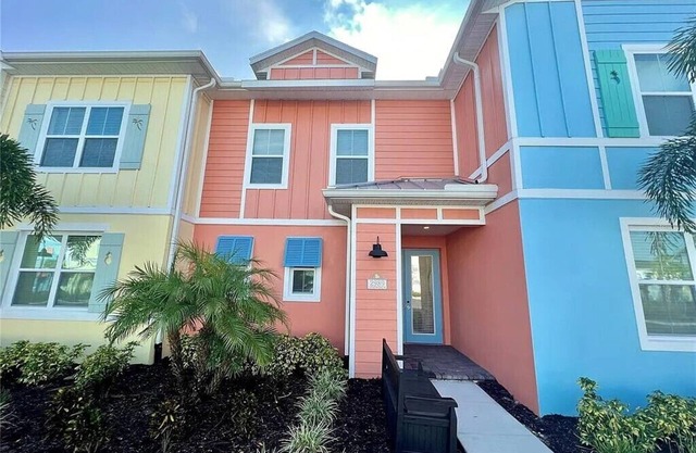 Townhouse just minutes from Walt Disney World!