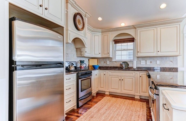 Townsends Inlet Beachblock - 9 unit private community with a shared POOL!