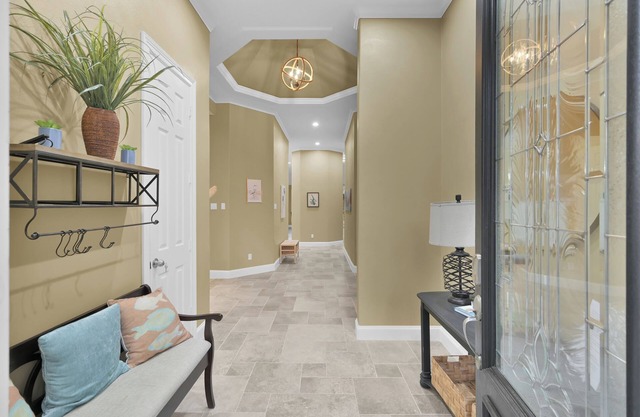 Trader's Retreat Spacious Waterfront home with Boat slip.