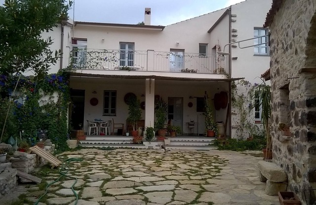 Traditional and cozy house with garden and inner courtyard in the historic center