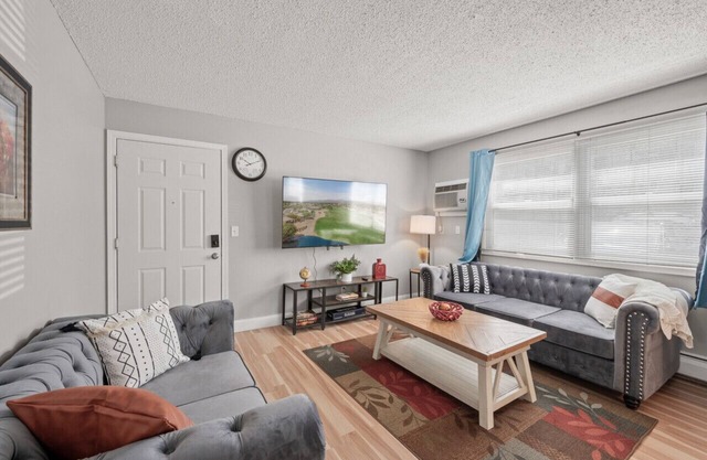 Tranquil 2BR Apt Mpls - 8075 Apt 2