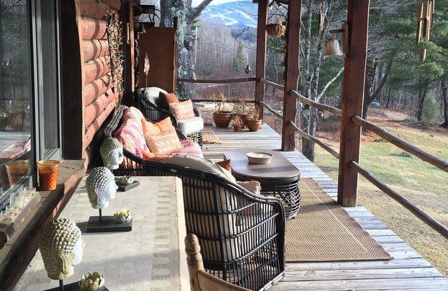 Tranquil 3 Bdrm Log Cabin on Lake 10 min from Windham & Hunter Mts- dog friendly