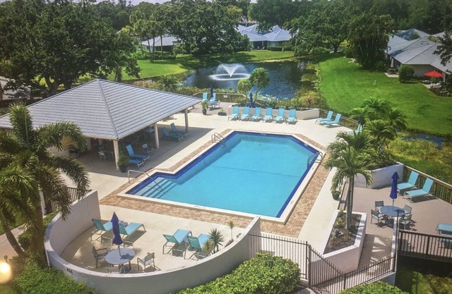 Tranquil cottage private patio and community pool