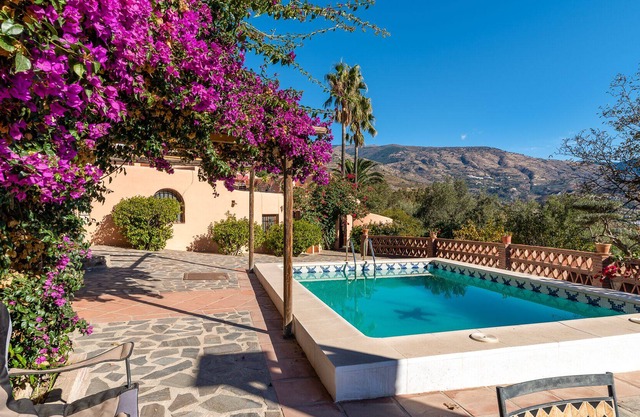 Tranquil country cottage ideal for exploring traditional Andalucia.