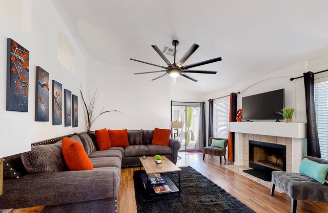 Tranquil dog-friendly house with heated pool, hot tub, gas grill, & washer/dryer