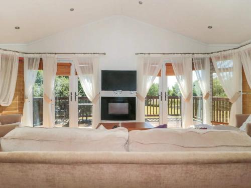 Tranquil Orchard Lodge - Weston-super-Mare