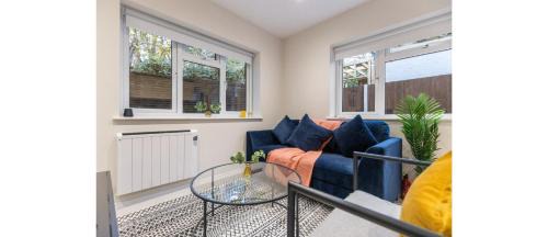 Tranquil Retreat in Hendon: Comfort & Style Await