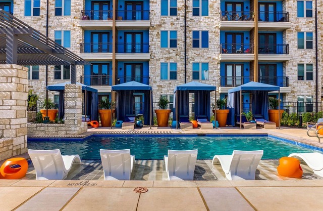 Tranquil super clean Apartment pool,gym, parking