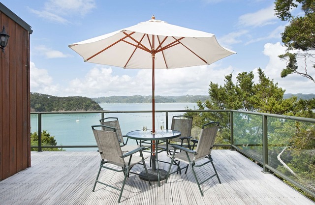 Tranquil waterfront escape with gorgeous views & a touch of history