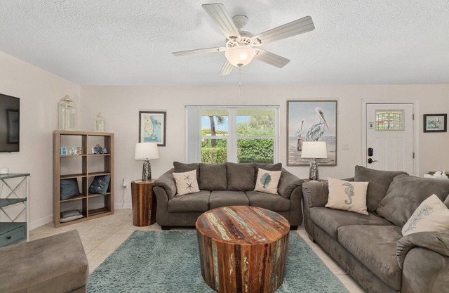 Tranquility Pelican Suite - Oceanfront Paradise!