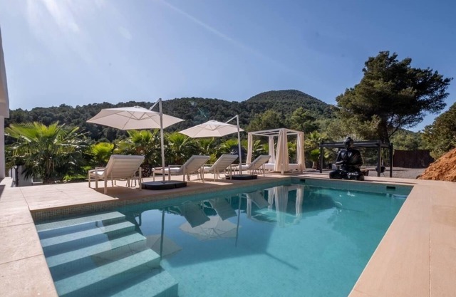 Traumhafte Villa auf Ibiza Mitten im Grünen Gelegen, Strandnähe
