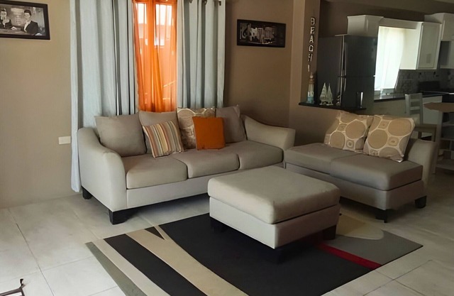 Travelers Nest- Modern 2-bedroom Townhouse
