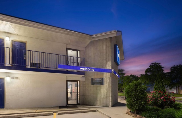 Travelodge by Wyndham Madison Heights MI