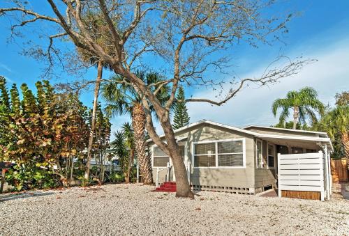 Treasure Island Cottage, Near Boardwalk and Beach!