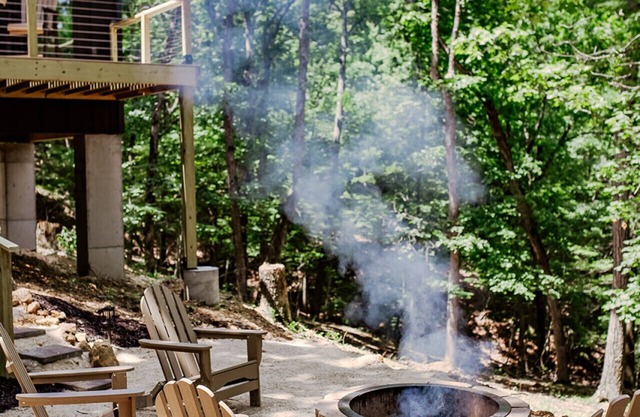 Treehouse/Hottub/Firepit-Romantic Getaway 2