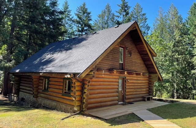 TreeHouse Nook Bed & Breakfast