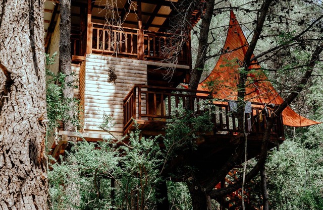 TreeHouses Ljubač Glamping Robinson