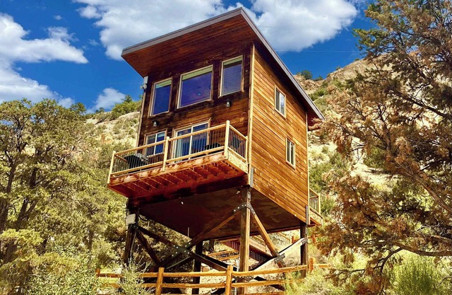 Treetop Cabin 9 Near Zion & Bryce with resort pools