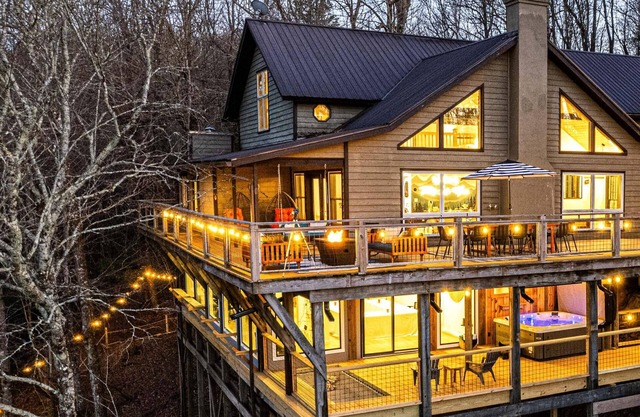 Treetop Lakehouse: Pvt Lake/Sauna/HotTub/Games