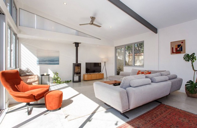 Treetop Retreat - Spacious modern home with pool
