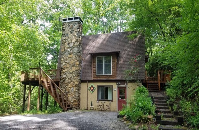 Treetops Lodge - Private Mountain Home in Mt. Mitchell Golf Community