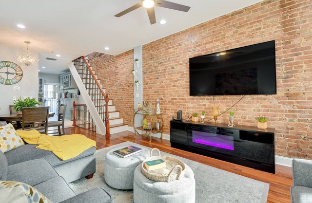 Trendy Baltimore Townhome: 2 Mi to Downtown!
