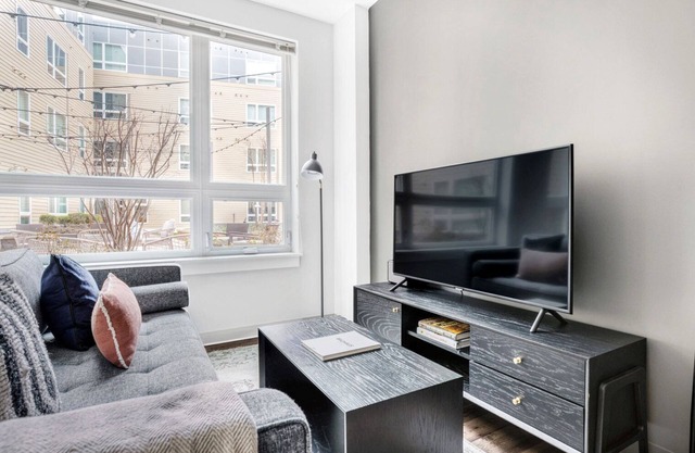 Trendy Brighton Studio w/W/D, Gym, near T, Shops + Dining, by Blueground