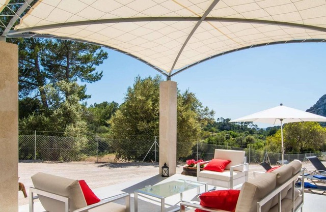 Trendy new build villa with a view of the mountain