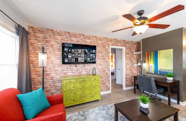 Trendy Queen City Escape ◉ California King beds awaits!