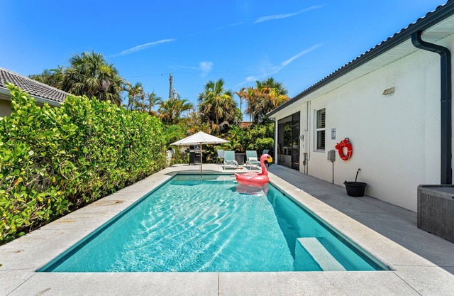 Tropical Backyard Oasis w/ Screened in Outdoor Patio, Pool, Gas Firepit & BBQ Grill!